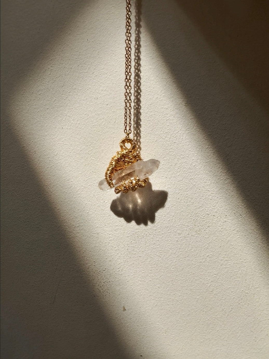 【HandMade】Hand of God Necklace with White Crystal