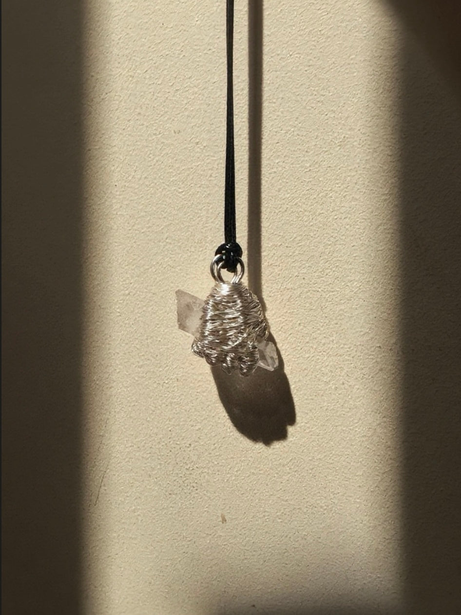 【HandMade】Hand of God Necklace with White Crystal